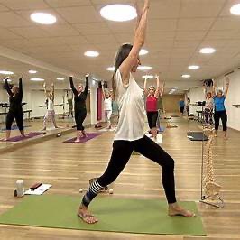 Yoga und Krebs: Wie achtsame Yogatherapie dir neue Kraft schenken kann