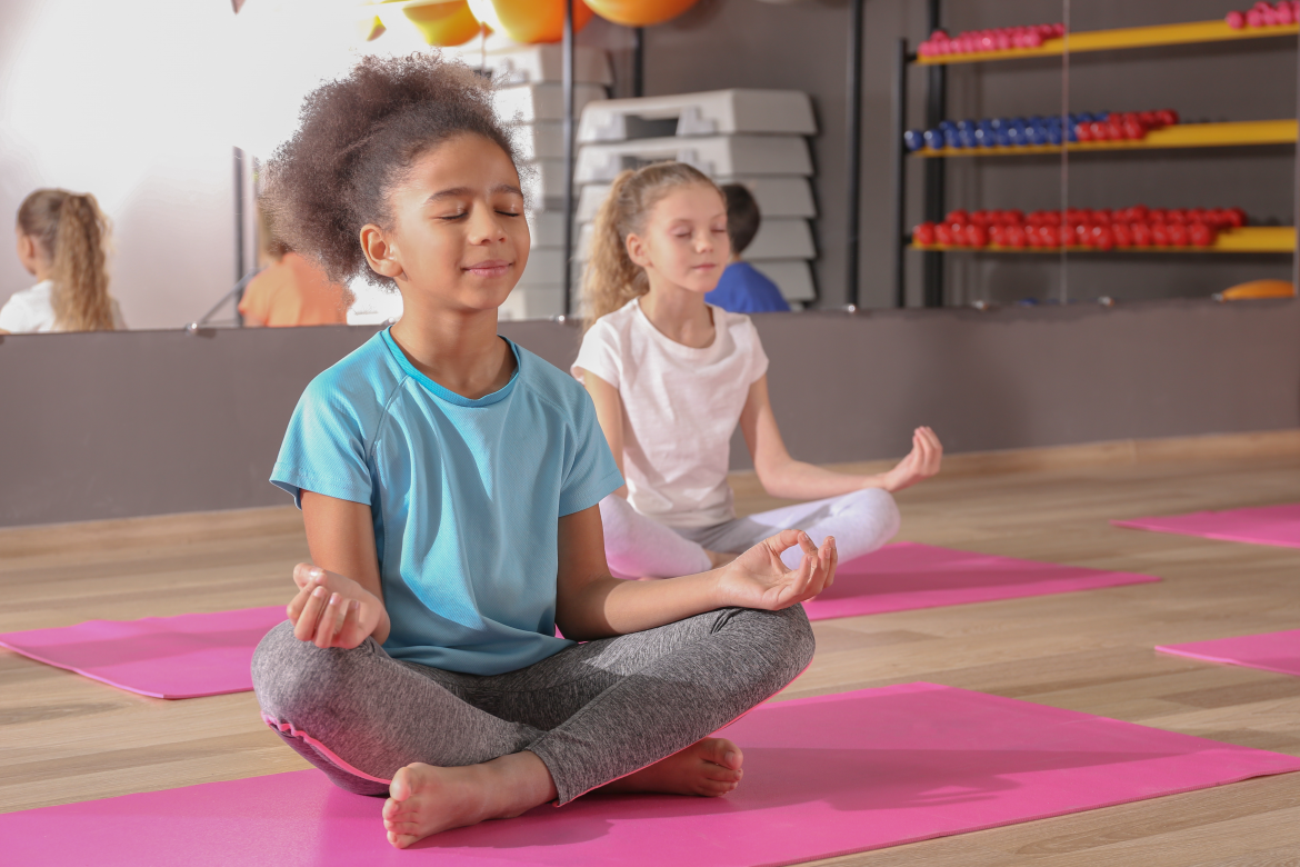 Traumasensitives Yoga und Yogatherapie: Ein sicherer Weg für Kinder und Jugendliche – besonders bei seelischer Belastung und Krebserkrankung